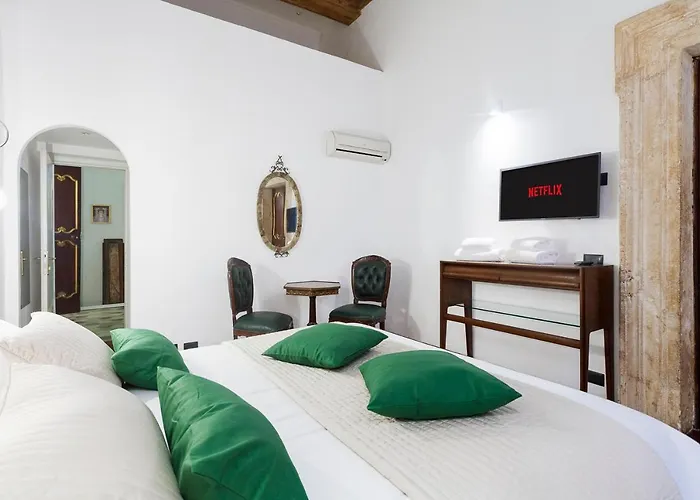 Palazzo Del Duca Piazza Navona Campo dei Fiori Piazza del Fico Guest House